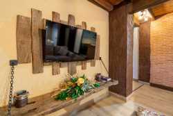 La tv del salón de la casa rural