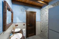 Baño en la planta superior de la casa rural