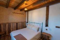 Habitación de matrimonio de la planta superior de la casa